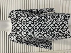 Vogue Store 37 3/4 Sleeve Scoop